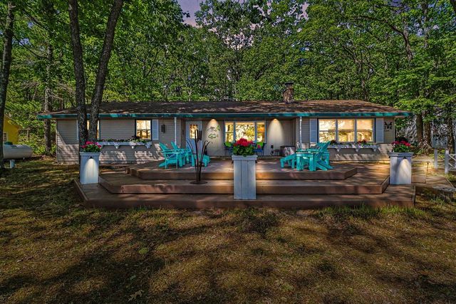 7399 S Lakeshore Drive, Pentwater, MI 49449