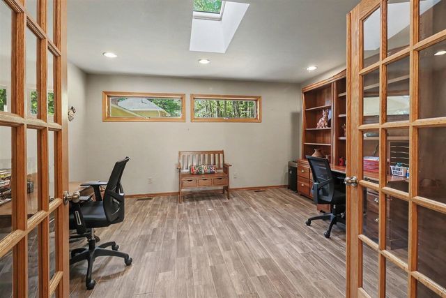 7399 S Lakeshore Drive, Pentwater, MI 49449