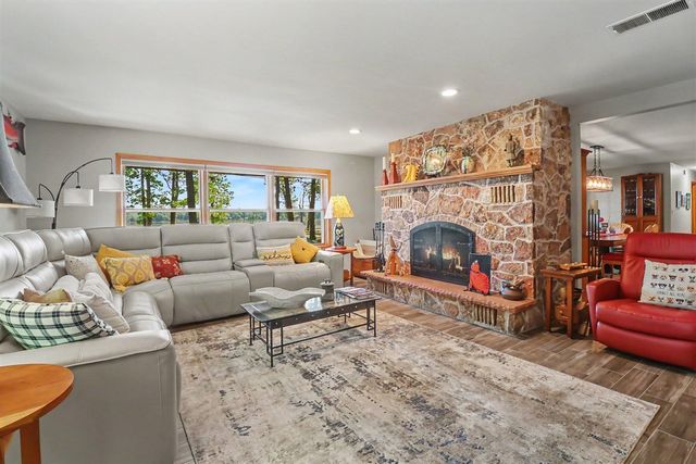 7399 S Lakeshore Drive, Pentwater, MI 49449
