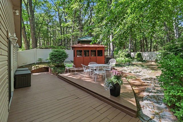 7399 S Lakeshore Drive, Pentwater, MI 49449