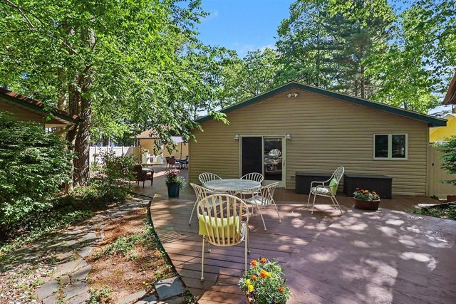 7399 S Lakeshore Drive, Pentwater, MI 49449