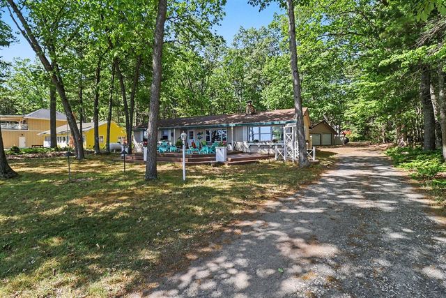 7399 S Lakeshore Drive, Pentwater, MI 49449