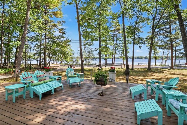 7399 S Lakeshore Drive, Pentwater, MI 49449