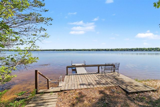 7399 S Lakeshore Drive, Pentwater, MI 49449