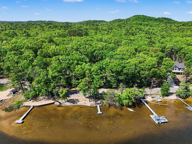 7399 S Lakeshore Drive, Pentwater, MI 49449