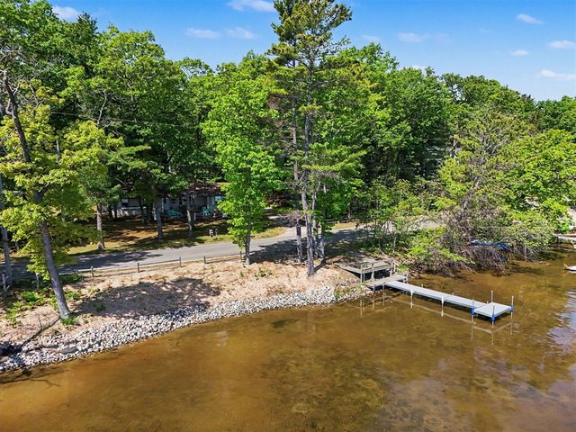 7399 S Lakeshore Drive, Pentwater, MI 49449