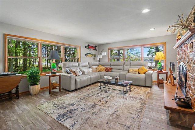 7399 S Lakeshore Drive, Pentwater, MI 49449