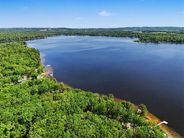 7399 S Lakeshore Drive, Pentwater, MI 49449