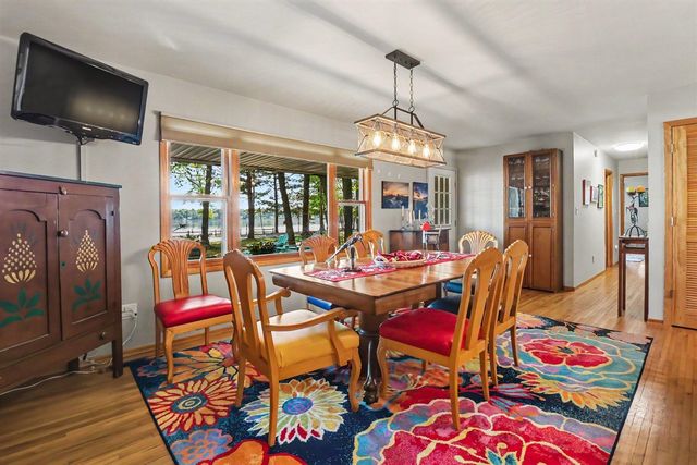 7399 S Lakeshore Drive, Pentwater, MI 49449