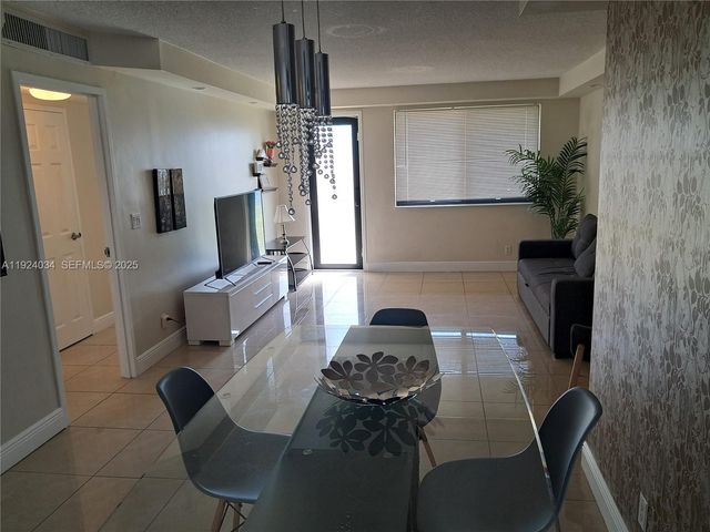 301 Golden Isles Dr 111, Hallandale Beach, FL 33009