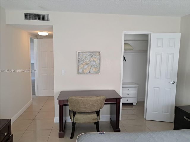 301 Golden Isles Dr 111, Hallandale Beach, FL 33009
