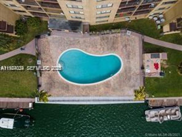 301 Golden Isles Dr 111, Hallandale Beach, FL 33009