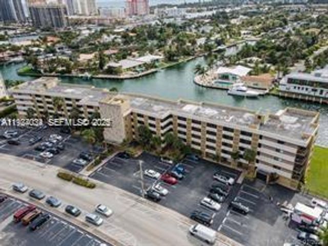 301 Golden Isles Dr 111, Hallandale Beach, FL 33009