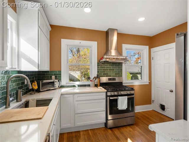 81 Wellesley Drive, Pleasant Ridge, MI 48069