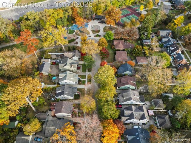 81 Wellesley Drive, Pleasant Ridge, MI 48069