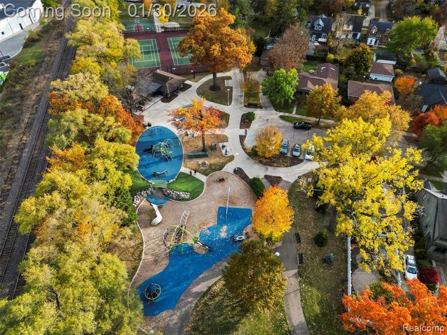 81 Wellesley Drive, Pleasant Ridge, MI 48069