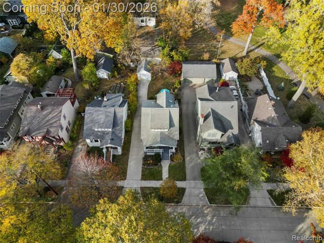 81 Wellesley Drive, Pleasant Ridge, MI 48069