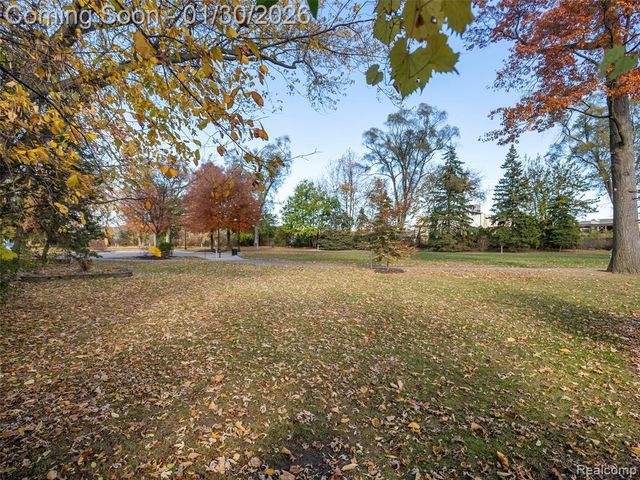 81 Wellesley Drive, Pleasant Ridge, MI 48069