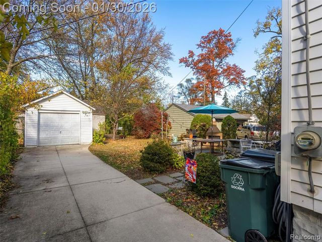 81 Wellesley Drive, Pleasant Ridge, MI 48069