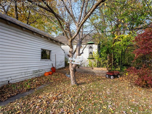 81 Wellesley Drive, Pleasant Ridge, MI 48069