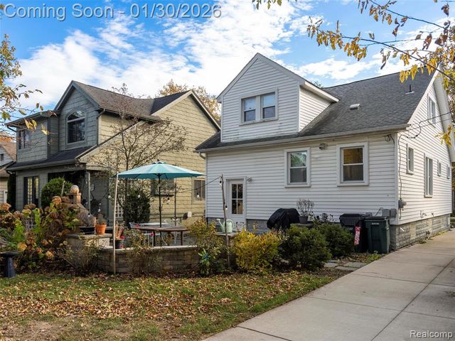 81 Wellesley Drive, Pleasant Ridge, MI 48069