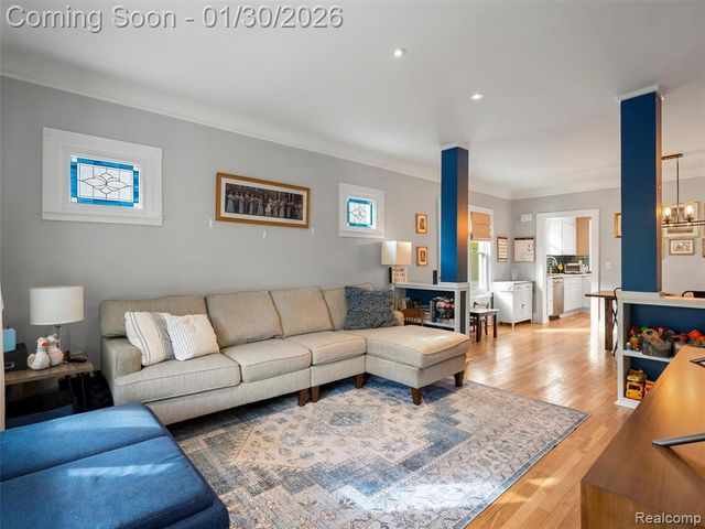 81 Wellesley Drive, Pleasant Ridge, MI 48069