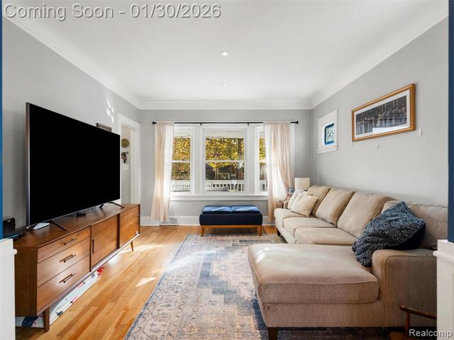 81 Wellesley Drive, Pleasant Ridge, MI 48069