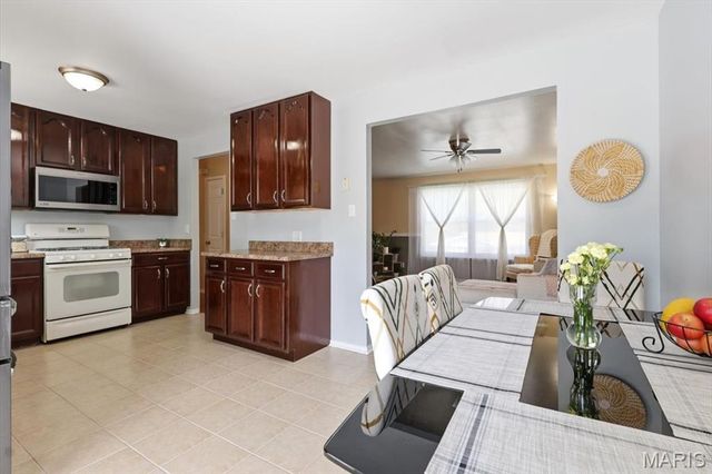 2381 Wesford Drive, Maryland Heights, MO 63043