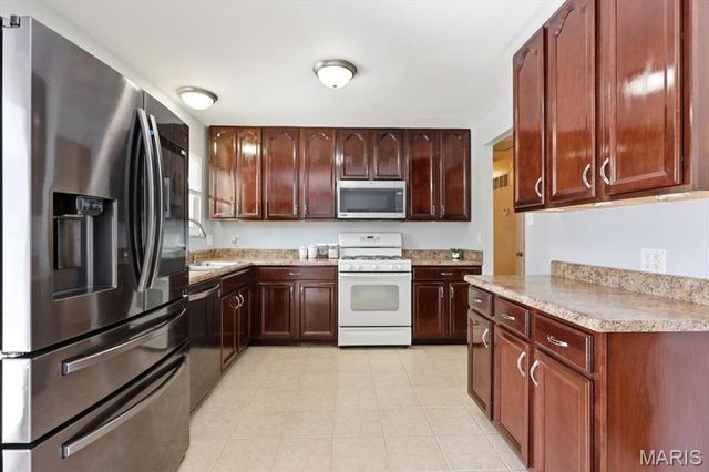 2381 Wesford Drive, Maryland Heights, MO 63043