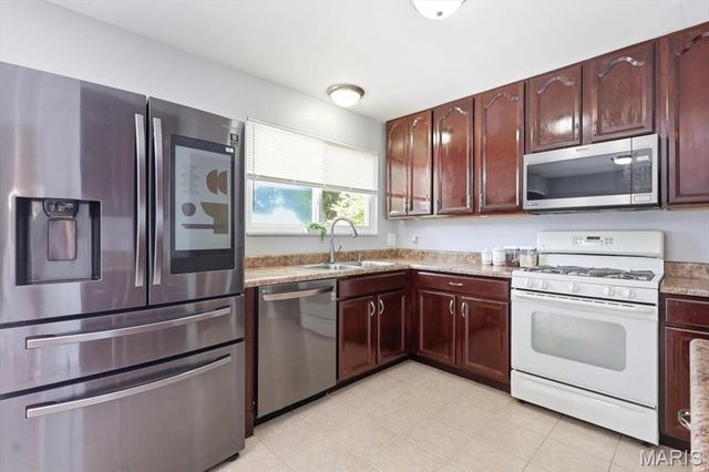 2381 Wesford Drive, Maryland Heights, MO 63043