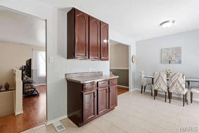 2381 Wesford Drive, Maryland Heights, MO 63043