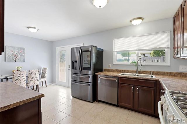 2381 Wesford Drive, Maryland Heights, MO 63043