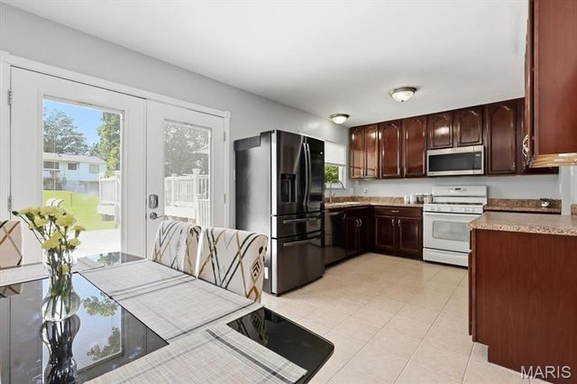 2381 Wesford Drive, Maryland Heights, MO 63043