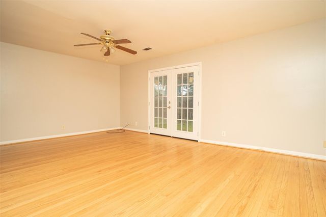 4829 Hummingbird Street, Houston, TX 77035