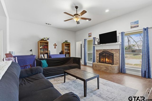 14223 LONE PINE DR, Brownsboro, TX 75756