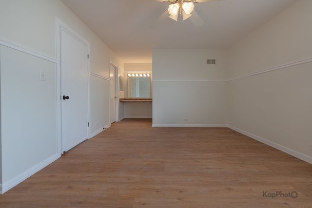 102 N Waterford Drive, Schaumburg, IL 60194