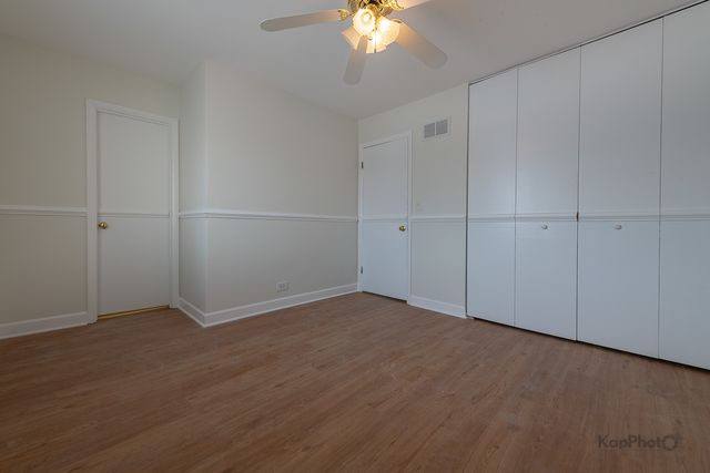 102 N Waterford Drive, Schaumburg, IL 60194