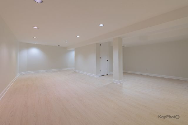 102 N Waterford Drive, Schaumburg, IL 60194