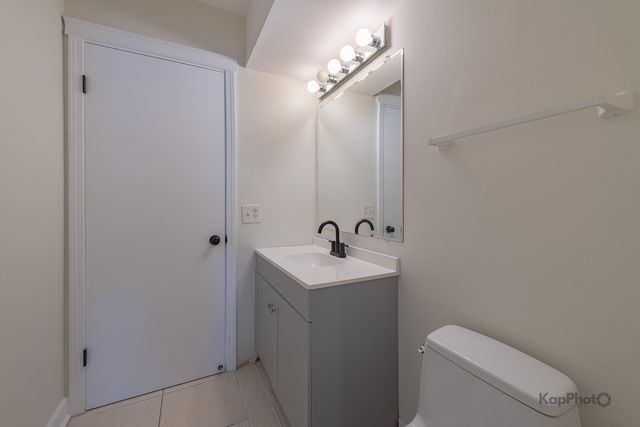 102 N Waterford Drive, Schaumburg, IL 60194