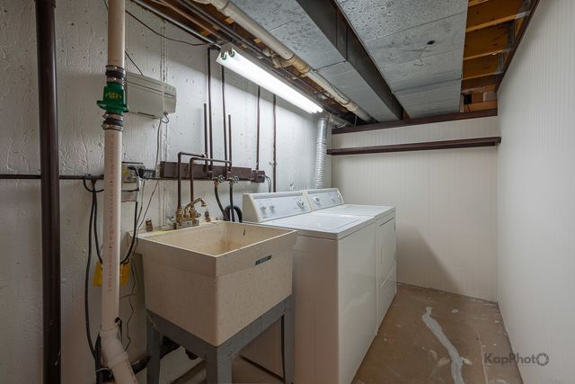 102 N Waterford Drive, Schaumburg, IL 60194