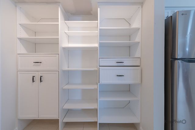 102 N Waterford Drive, Schaumburg, IL 60194