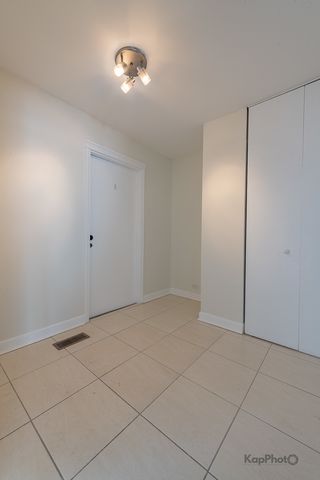 102 N Waterford Drive, Schaumburg, IL 60194