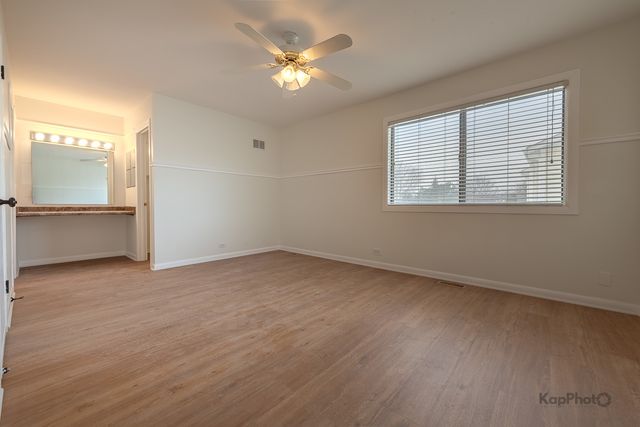 102 N Waterford Drive, Schaumburg, IL 60194