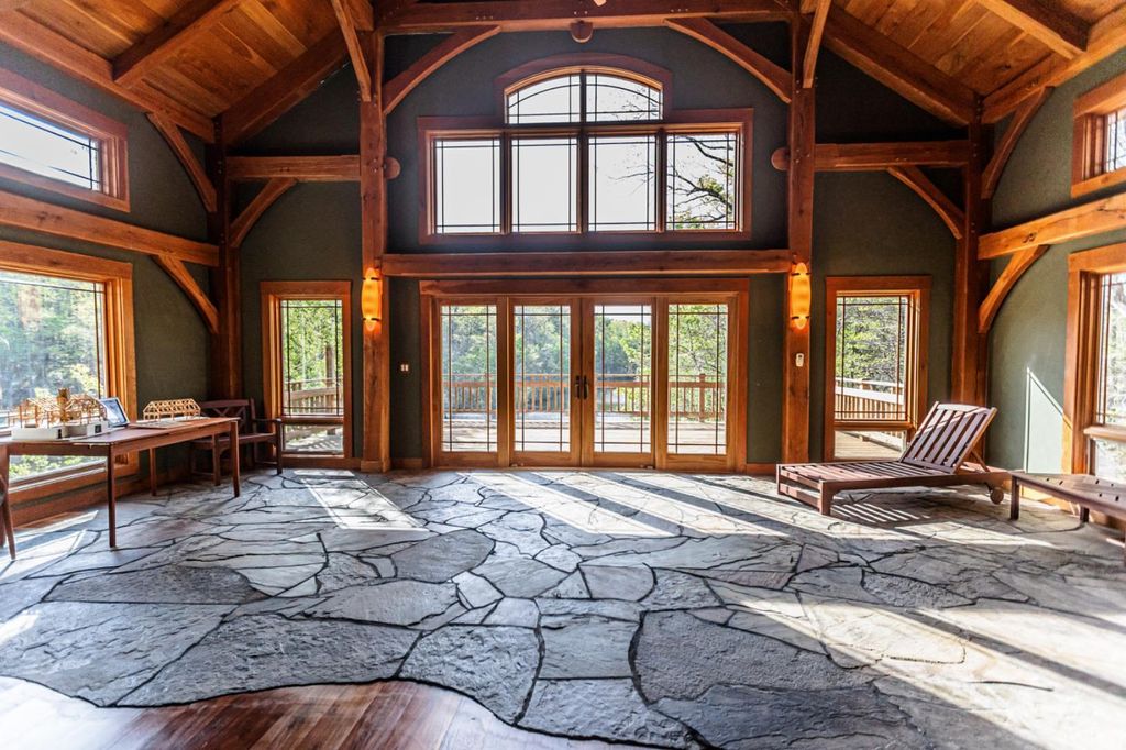 Image 15 of property listing at 278 Salt Lick Lane, Appomattox, VA 24522