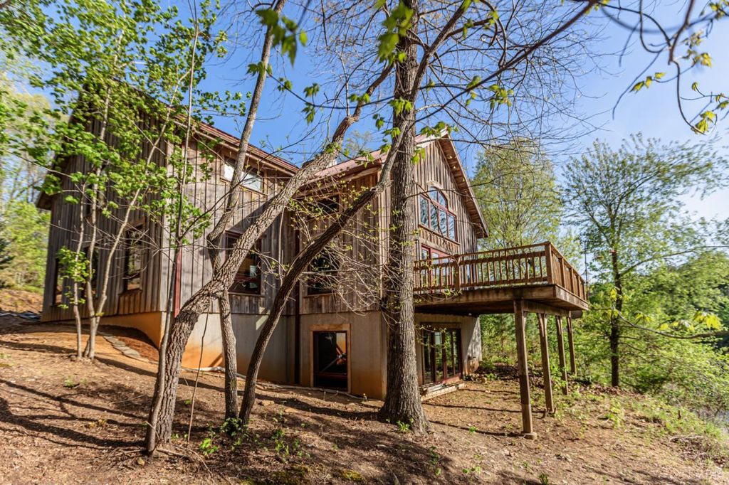Image 2 of property listing at 278 Salt Lick Lane, Appomattox, VA 24522