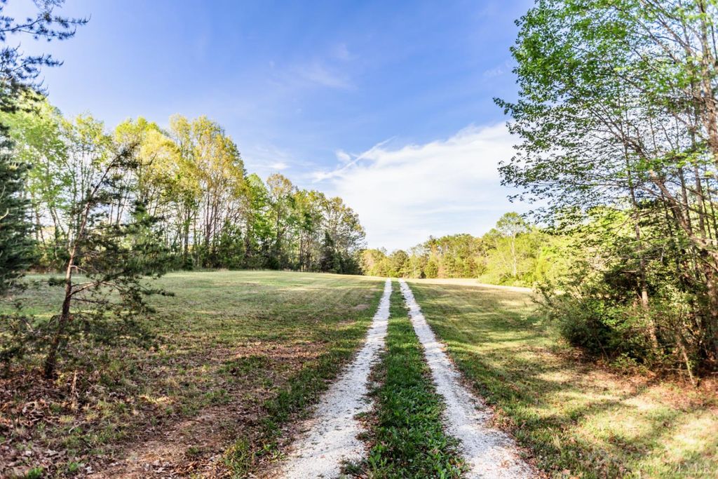 Image 78 of property listing at 278 Salt Lick Lane, Appomattox, VA 24522