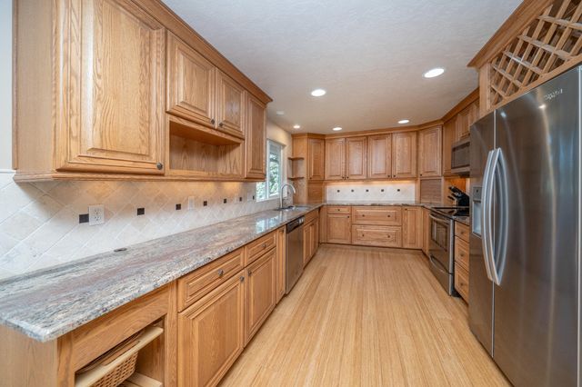 6018 S Stone St, Spokane, WA 99223