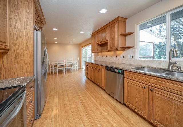 6018 S Stone St, Spokane, WA 99223