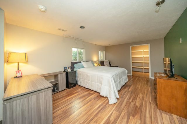 6018 S Stone St, Spokane, WA 99223