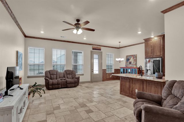 231 Orduna Street, Trenton, TX 75490